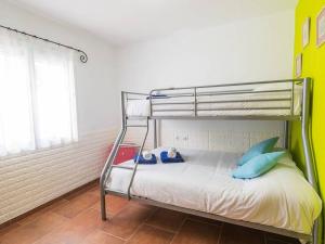 a bedroom with a bunk bed with two dolls on it at LEIDA - Relax y privacidad in Cala Blanca