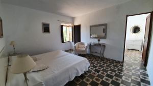 A bed or beds in a room at Casa Castellitx Mallorca