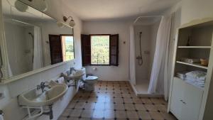 A bathroom at Casa Castellitx Mallorca