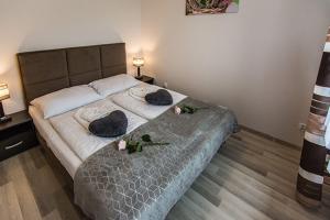 Posteľ alebo postele v izbe v ubytovaní Apartament Wrzosowy - 5D Apartamenty