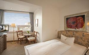 TV a/nebo společenská místnost v ubytování Strandhotel Monbijou GmbH garni