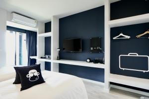 Postel nebo postele na pokoji v ubytování Blu Monkey Hub and Hotel Chanthaburi