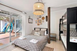 Manly Waves Studios & Apartments客房内的一张或多张床位