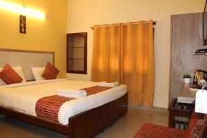 Ένα ή περισσότερα κρεβάτια σε δωμάτιο στο Kaveri Hotel Bed & Breakfast