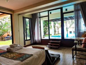Postel nebo postele na pokoji v ubytování Baan SanSuk Pranburi - Beach Front & Pool Villa