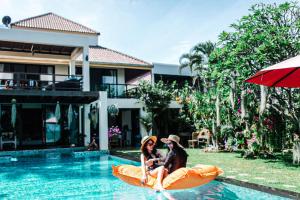 Bazén v ubytování Baan SanSuk Pranburi - Beach Front & Pool Villa nebo v jeho okolí