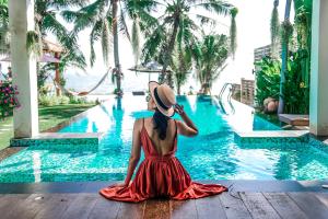 Bazén v ubytování Baan SanSuk Pranburi - Beach Front & Pool Villa nebo v jeho okolí