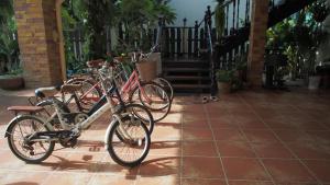 Jízda na kole v ubytování Baan SanSuk Pranburi - Beach Front & Pool Villa nebo okolí