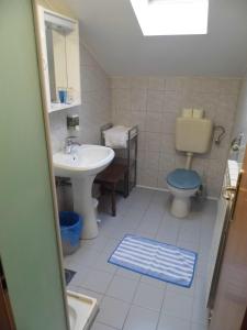 Ein Badezimmer in der Unterkunft Guesthouse Pri Štefanu