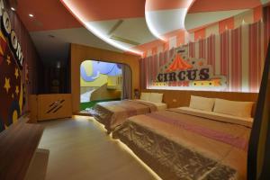Postel nebo postele na pokoji v ubytování Romantic Code Art Motel