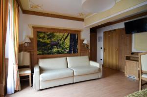 TV a/nebo společenská místnost v ubytování Hotel Cristallo