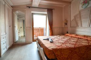 Postel nebo postele na pokoji v ubytování Hotel Cristallo