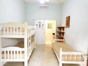 Poschodová posteľ alebo postele v izbe v ubytovaní Casa linda c Piscina e WiFi na Praia de Camburi - SP