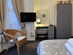 a hotel room with a bed and a television at The Gateway Hotel in London
