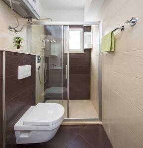 Et badeværelse på Apartments Bose Kanica on the sea