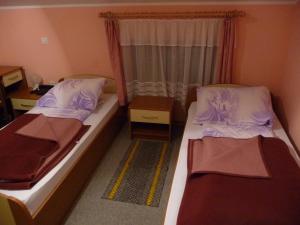 A bed or beds in a room at Guesthouse Pri Štefanu