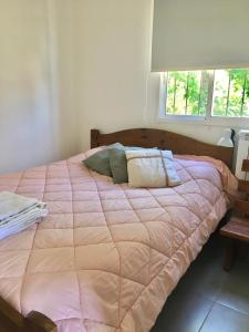 Cama o camas de una habitación en Apartamento con excelente ubicación y vista al Rio