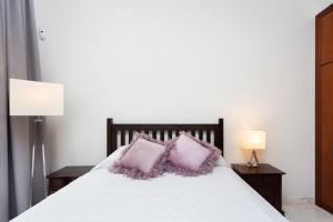 Łóżko lub łóżka w pokoju w obiekcie Maravillosa Villa de Lujo con Piscina Privada