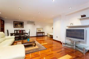 a living room with a large flat screen tv at Maravillosa Villa de Lujo con Piscina Privada in Puerto de Santiago