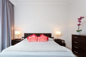 Łóżko lub łóżka w pokoju w obiekcie Maravillosa Villa de Lujo con Piscina Privada