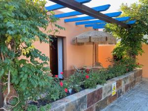 Vonkajšia záhrada v ubytovaní Apartamento con doble entrada y piscina compartida