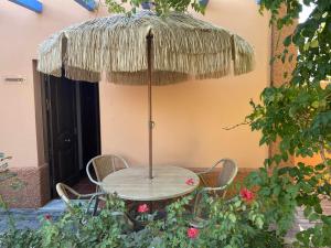 Patio alebo iná vonkajšia časť ubytovania Apartamento con doble entrada y piscina compartida