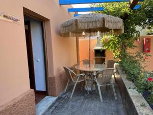 Patio alebo iná vonkajšia časť ubytovania Apartamento con doble entrada y piscina compartida