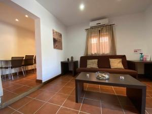 Posedenie v ubytovaní Apartamento con doble entrada y piscina compartida