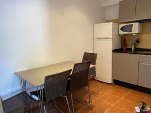 Kuchyňa alebo kuchynka v ubytovaní Apartamento con doble entrada y piscina compartida