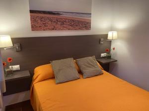 Posteľ alebo postele v izbe v ubytovaní Apartamento con doble entrada y piscina compartida