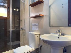 Kúpeľňa v ubytovaní Apartamento con doble entrada y piscina compartida
