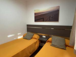 Posteľ alebo postele v izbe v ubytovaní Apartamento con doble entrada y piscina compartida + 37 fotografií