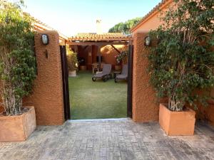 Ogród w obiekcie Casa diáfana para parejas muy cerca de la playa