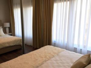 Postel nebo postele na pokoji v ubytování Luxury Villa Reina