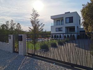 Budova, kde se vila nachází