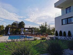 Bazén v ubytování Luxury Villa Reina nebo v jeho okolí