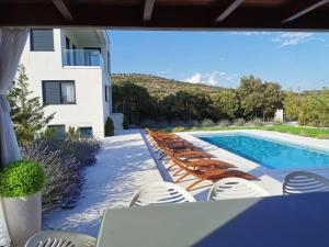 Bazén v ubytování Luxury Villa Reina nebo v jeho okolí