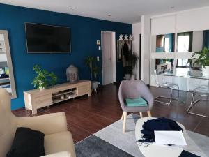 a living room with a blue wall at L'Albera in Argelès-sur-Mer