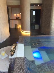Bazén v ubytování Hotel Corte Quadri nebo v jeho okolí