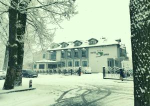 Hotel Słowik trong mùa đông