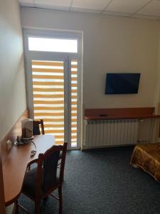 Televízia a/alebo spoločenská miestnosť v ubytovaní SanatoriumnadKryniczanką