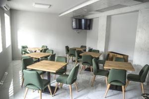 TV a/nebo společenská místnost v ubytování Garni Hotel Mala Moskva