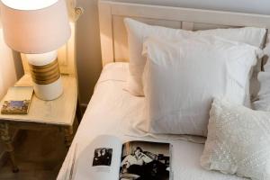 Postel nebo postele na pokoji v ubytování Roof garden Seaside lux Home