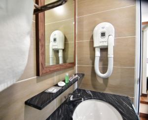 a bathroom with a sink and a mirror at YANGTZE HOTEL 长江酒店 in Johor Bahru