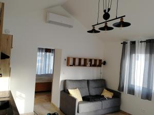 Posezení v ubytování Petite Maison refaite à neuf proche plage
