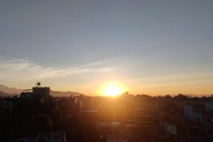 Východ nebo západ slunce při pohledu z apartmánu nebo okolí