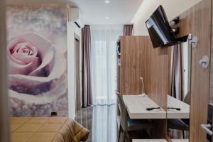 A television and/or entertainment centre at Miryam House Affittacamere Suite e Relax