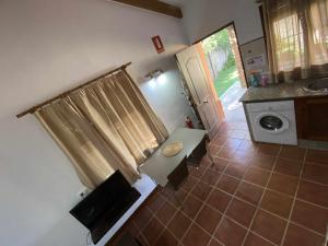 Kuchyň nebo kuchyňský kout v ubytování Casita con jardín privado y piscina compartida