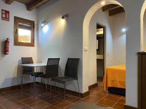 Część wypoczynkowa w obiekcie Estudio con jardincito privado barbacoa y piscina