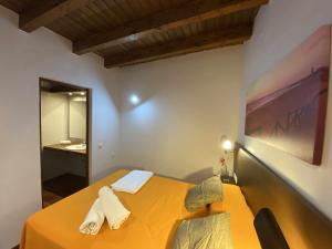 Łóżko lub łóżka w pokoju w obiekcie Estudio con jardincito privado barbacoa y piscina